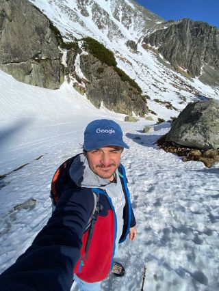 Tieto dve veci so mnou žijú môj intenzívny život už 13 rokov, a čas ani námaha im neubrali na kvalite. Je to flísová bunda...